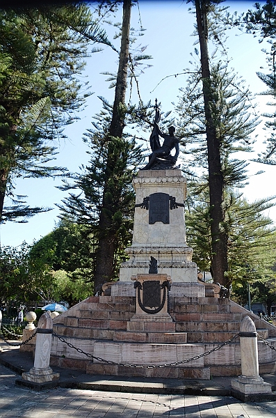 541_Ecuador_Cuenca_Parque_Calderon.JPG