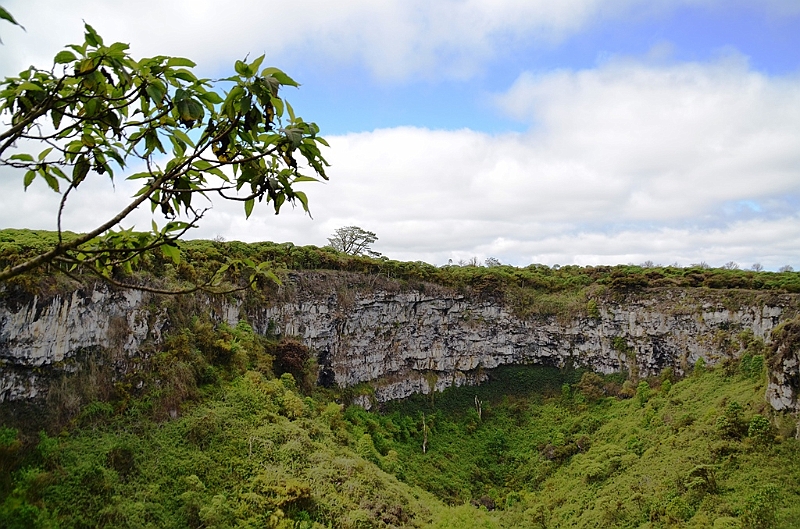 812_Ecuador_Galapagos_Santa_Cruz_Los_Gemelos.JPG