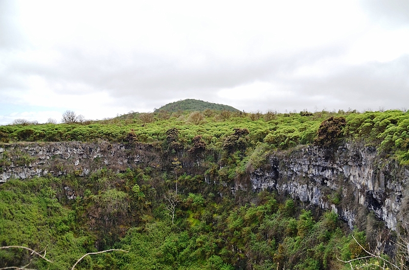 814_Ecuador_Galapagos_Santa_Cruz_Los_Gemelos.JPG