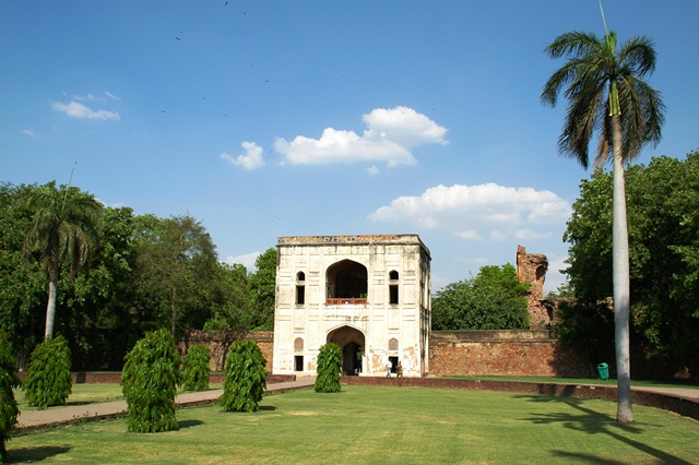 030_India_New_Delhi_Humayuns_Tomb.JPG