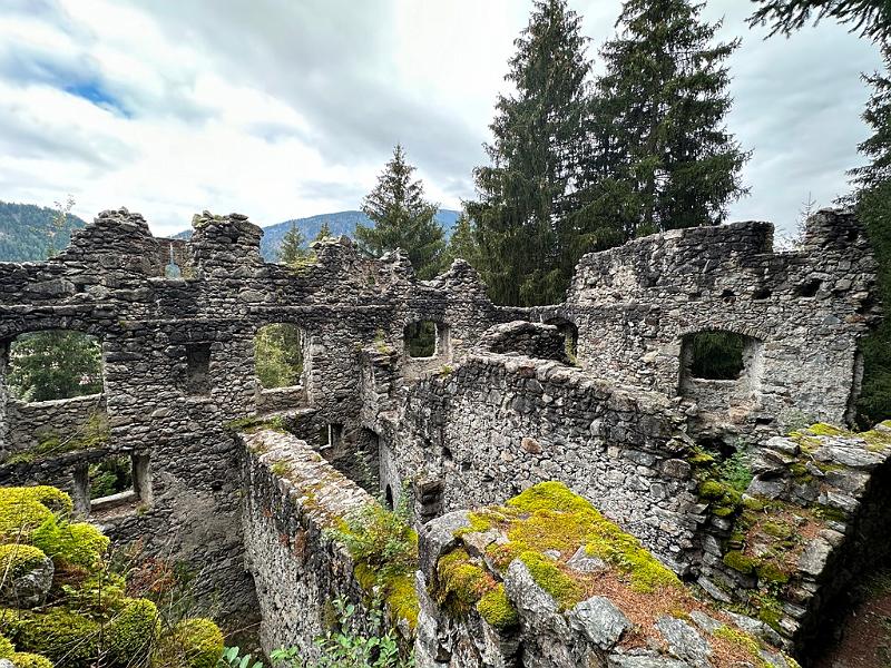 048_Italien_Suedtirol_Antholz_Burgruine_Altrasen.JPG