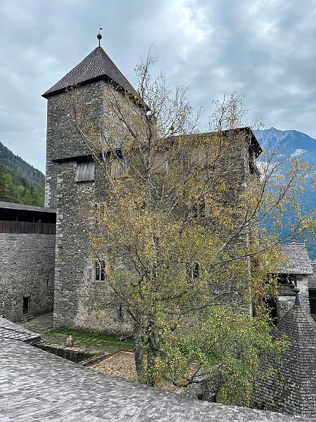 100_Italien_Suedtirol_Ahrntal_Burg_Taufern.JPG