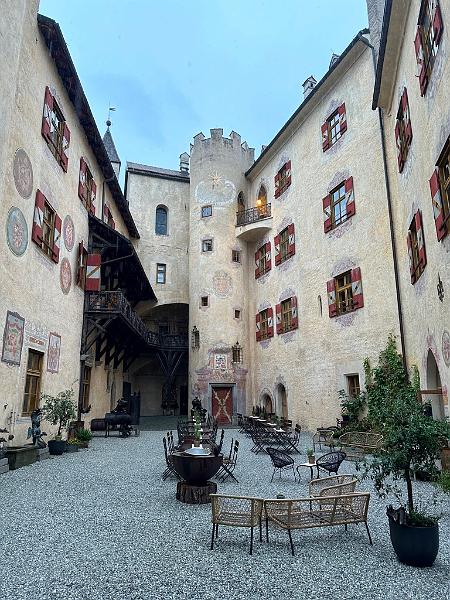 112_Italien_Suedtirol_Bruneck_Messner_Mountain_Museum_Ripa.JPG