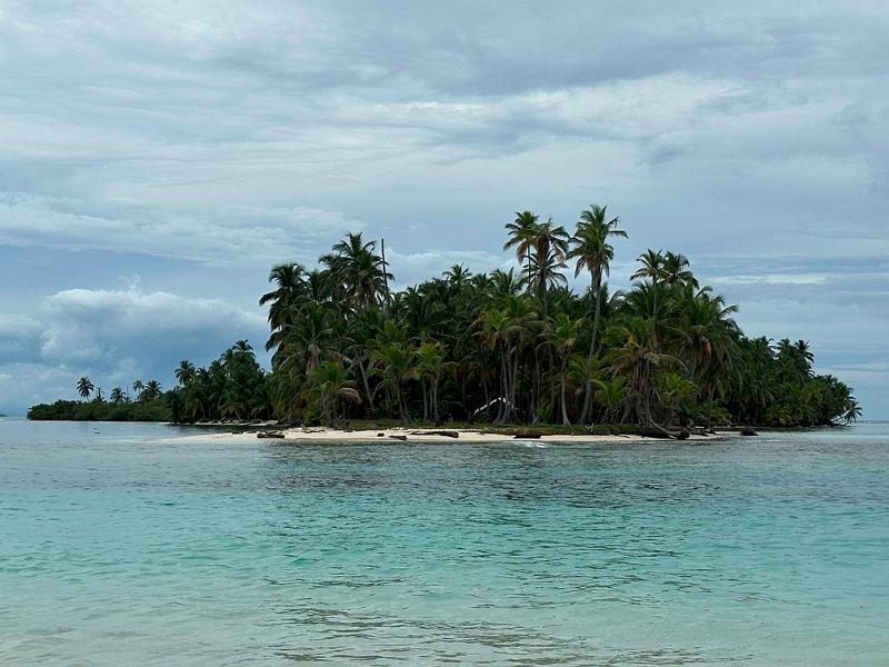 049_Panama_Holandes_Cay_Beach.JPG