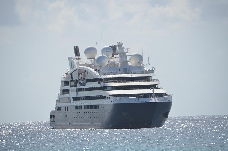 096_Ponant_Le_Dumont_d_Urville.JPG