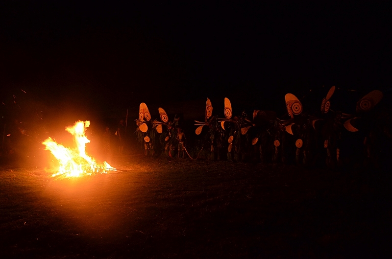 233_Papua_New_Guinea_Rabaul_Baining_Fire_Dancers.JPG
