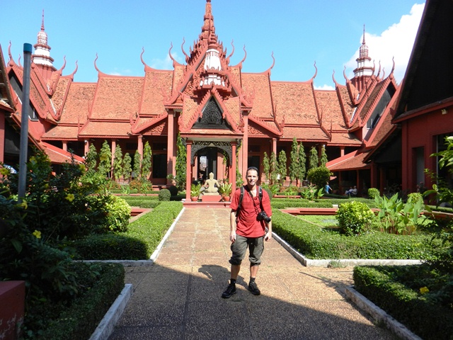 2012_23_Cambodia_Phnom_Penh_National_Museum_Privat.JPG