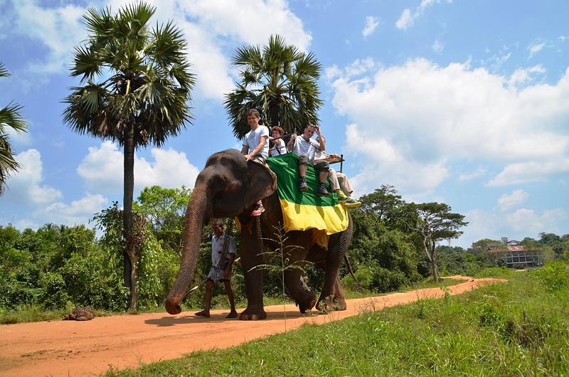 2015_06_Sri_Lanka_Giritale_Privat.JPG