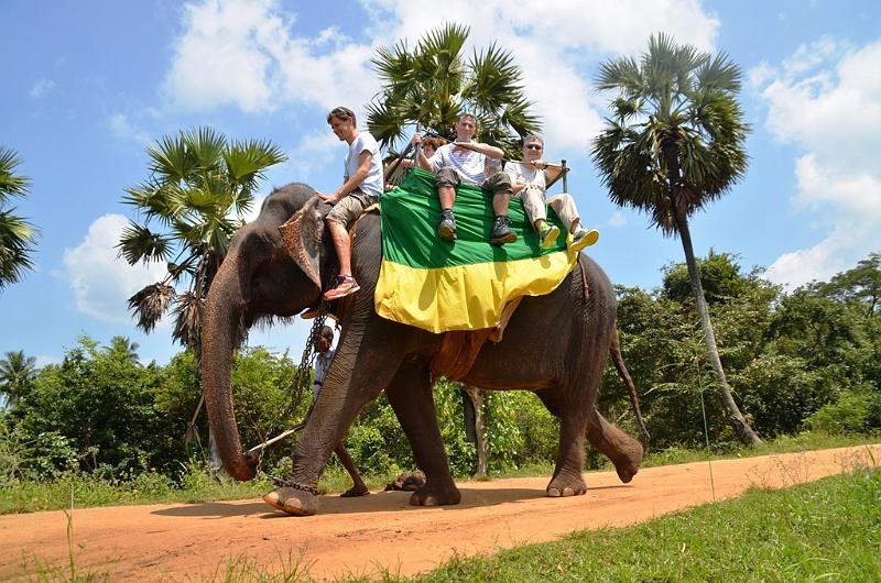 2015_07_Sri_Lanka_Giritale_Privat.JPG