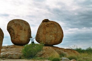 2005Australia_DevilsMarbles