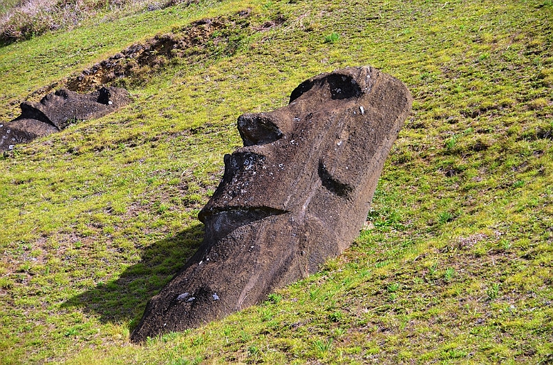 182_Chile_Easter_Island_Rano_Raraku.JPG