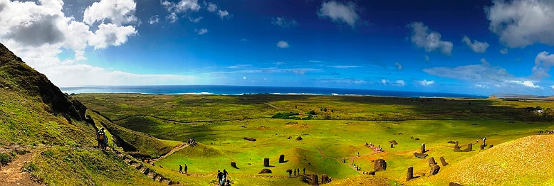 193_Chile_Easter_Island_Rano_Raraku.JPG