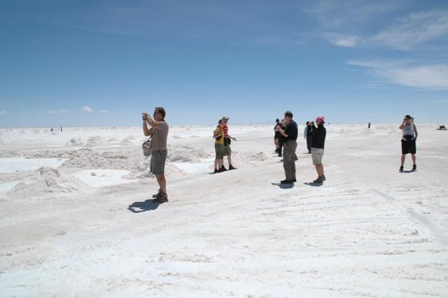 423_Bolivien_Salar_de_Uyuni_Gruppe.JPG