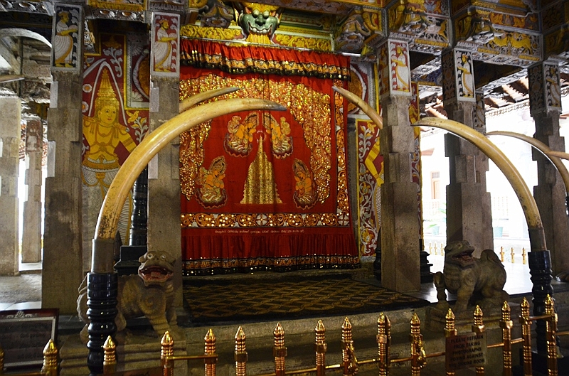 315_Sri_Lanka_Kandy_Temple_of_the_Sacred_Tooth.JPG